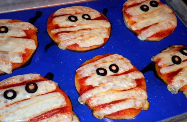 mini-pizza-momia-halloween_PintandoUnaMama